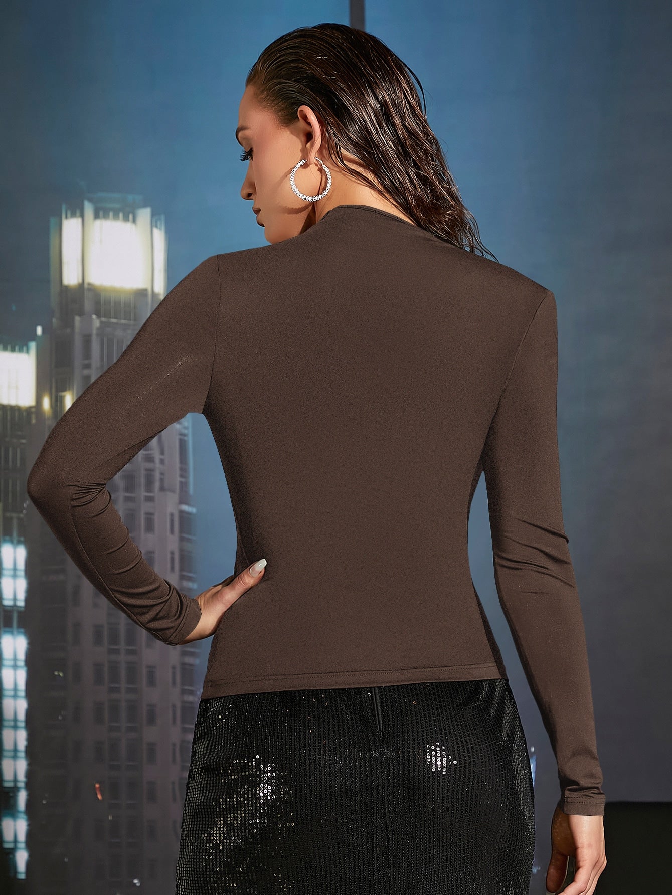 تي شيرت موحدة اللون ثنية ياقة غير متماثل