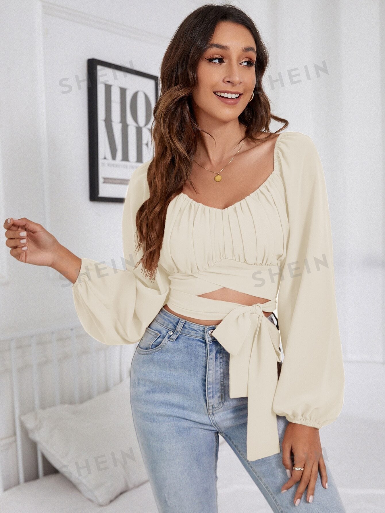 بلوزة قصيرة طية صدر أكمام فانوس معقود من الأمام