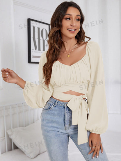 بلوزة قصيرة طية صدر أكمام فانوس معقود من الأمام