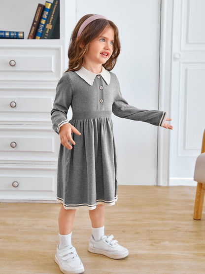 فستان صوفي للفتاة الصغيرة بأزرار وتفاصيل متباينة