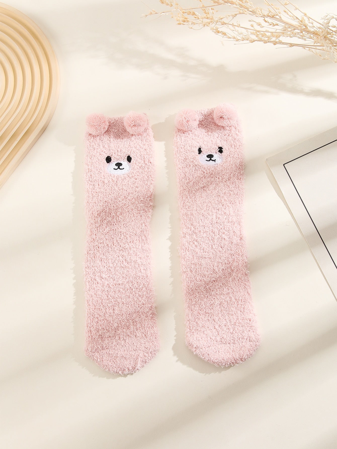 جوارب طاقم مطرز برسوم كارتون زغبي