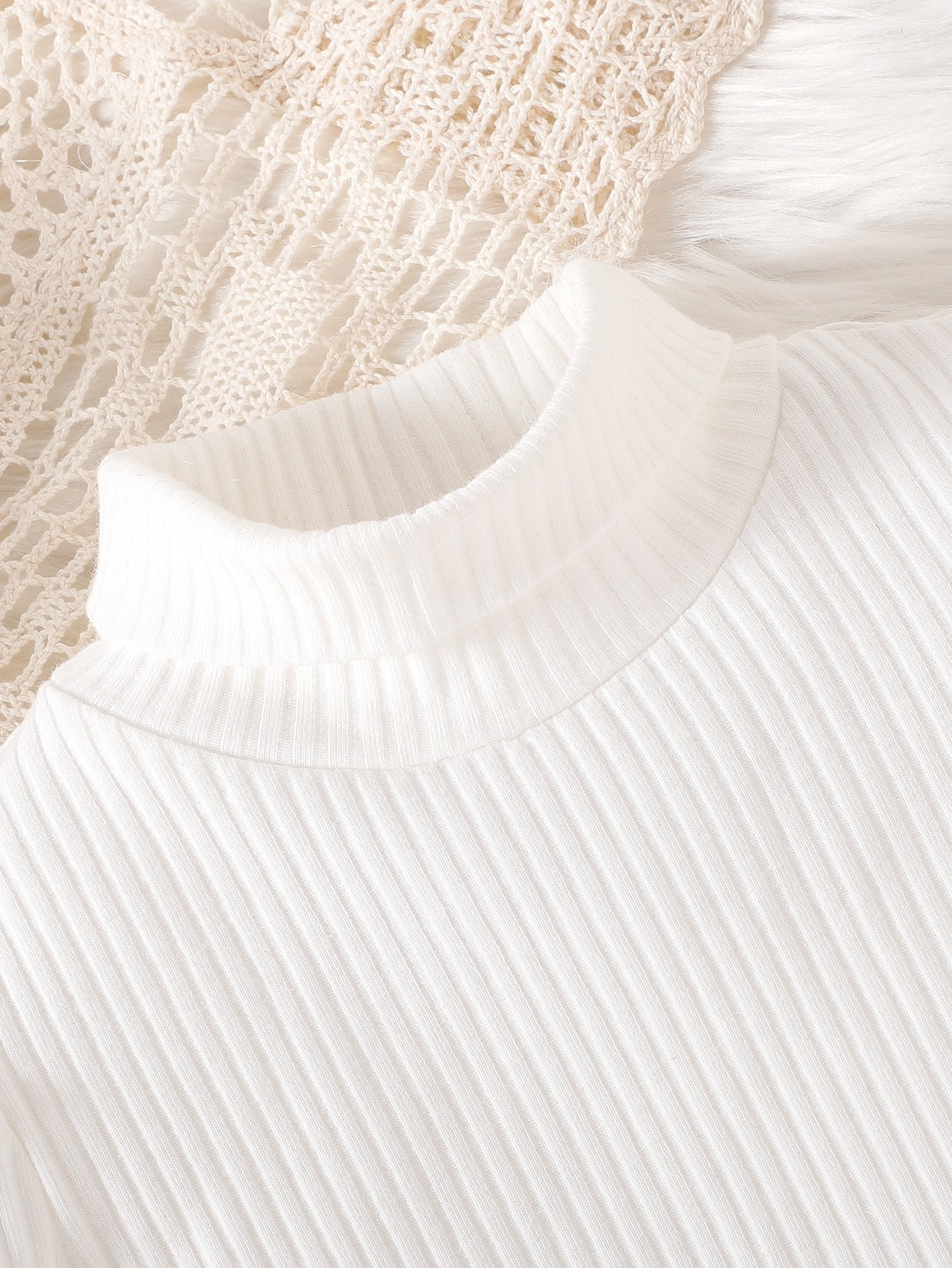 تي شيرت للاطفال ياقة دائري اكمام منتفخة وتنورة مربعات ملونة حزام