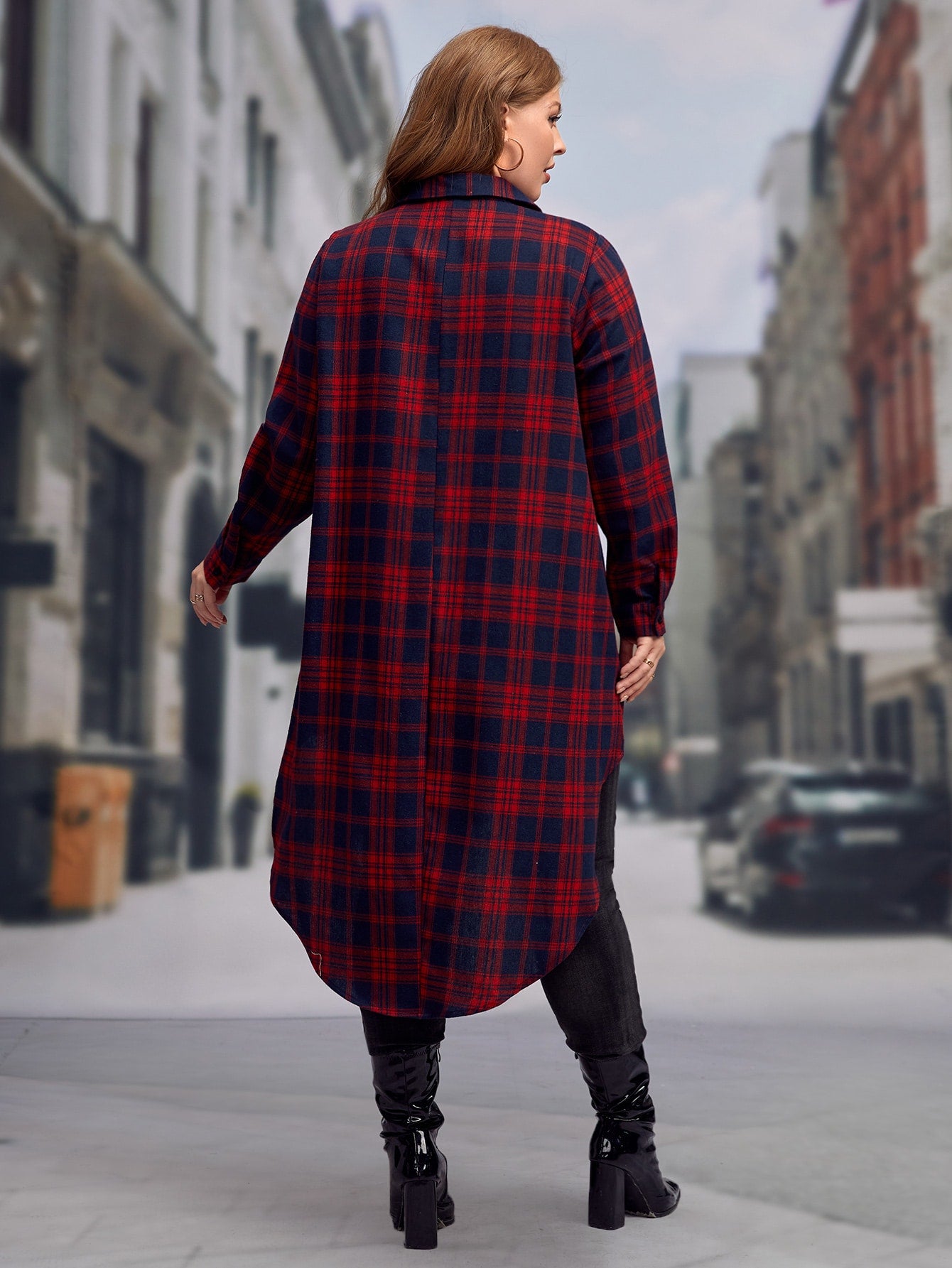 بلوزة طباعة مربع النقش بحافة عالي ومنخفض مقاس كبير