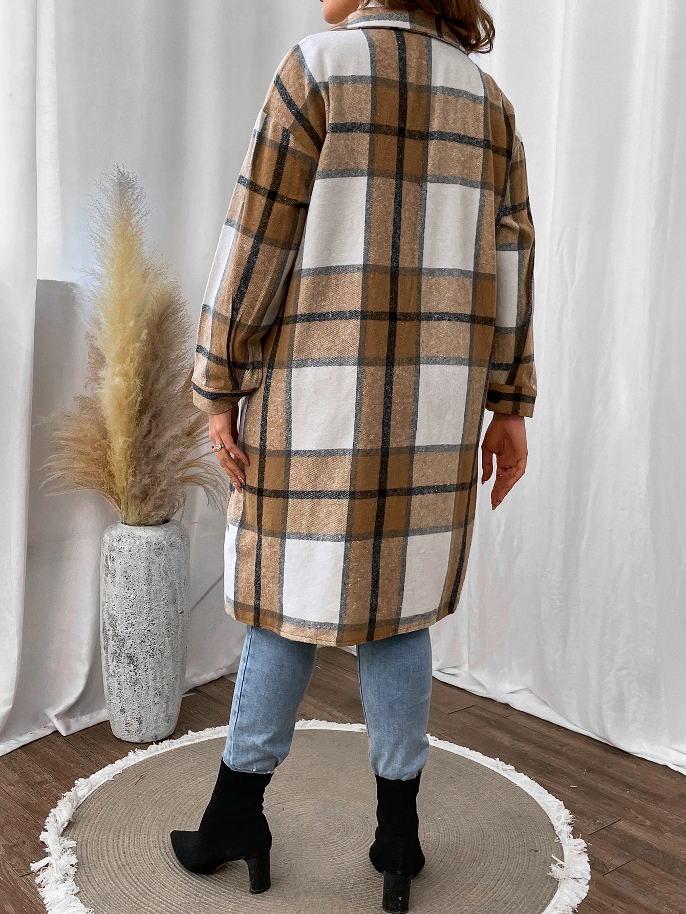 معطف طباعة مربع النقش منخفض الاكتاف مقاس كبير