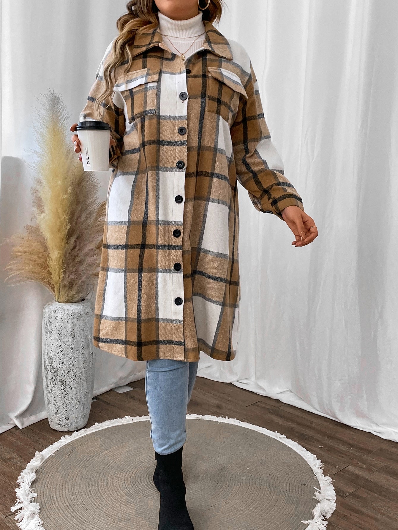 معطف طباعة مربع النقش منخفض الاكتاف مقاس كبير