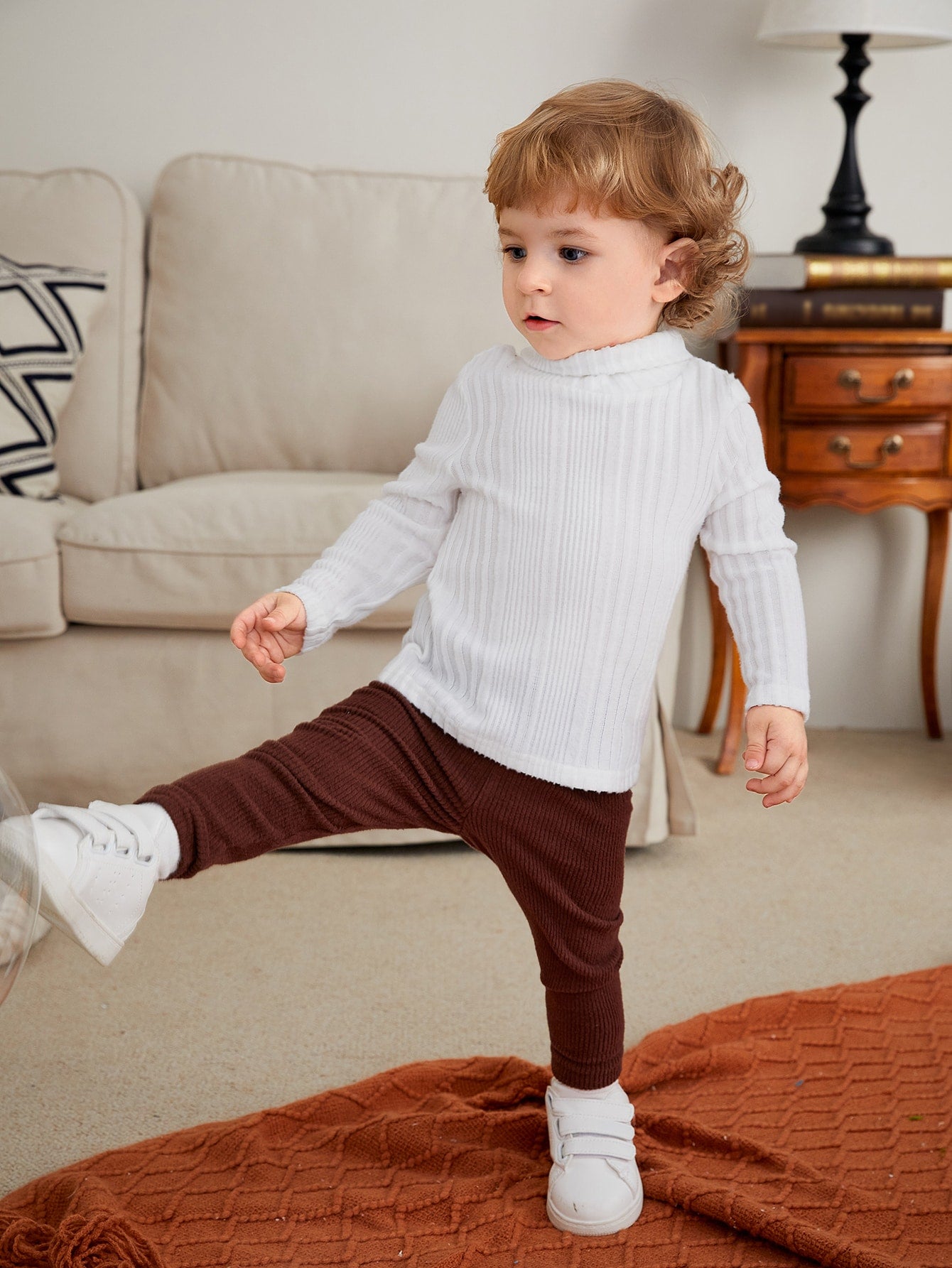 ملابس علوية صوفية للأطفال ذوي الرقبة العالية والأضلاع بطبعة صغيرة معقودة على الرقبة، للأولاد