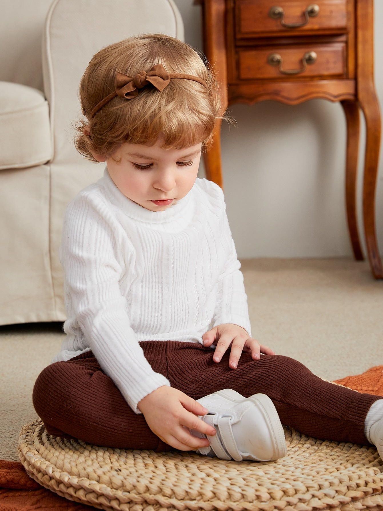 ملابس علوية صوفية للأطفال ذوي الرقبة العالية والأضلاع بطبعة صغيرة معقودة على الرقبة، للأولاد