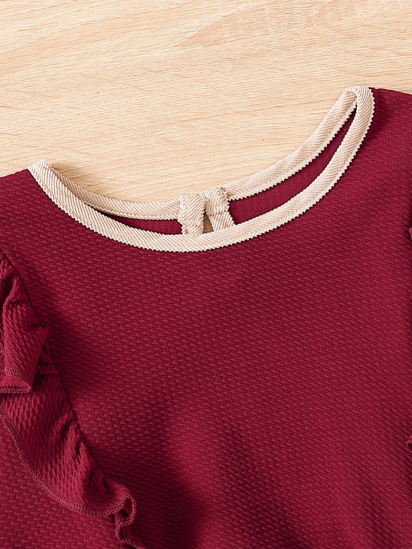 فستان بناتي ذو أكمام واسعة ومكشكش