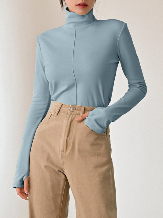 تي شيرت عالي الياقة بثقوب الإبهام