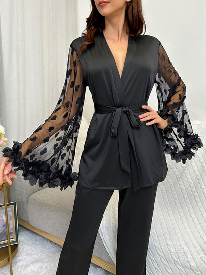 طقم بيجامة بحزام وتريم كشكش شبكي متباين