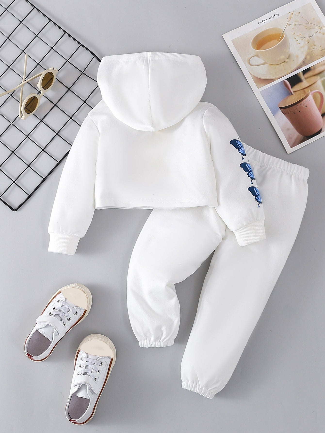 طقم بيجاما رياضية قطعتين لفتاة الأطفال يحتوي على جاكيت بطبعة فراشة وسروال رياضي