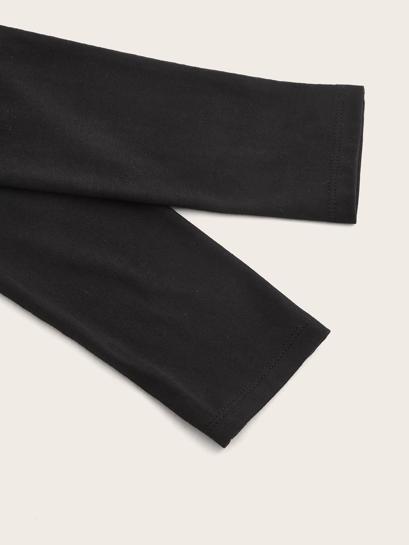 تي شيرت بجرافيك عبارة وشخصية اكمام راجلان