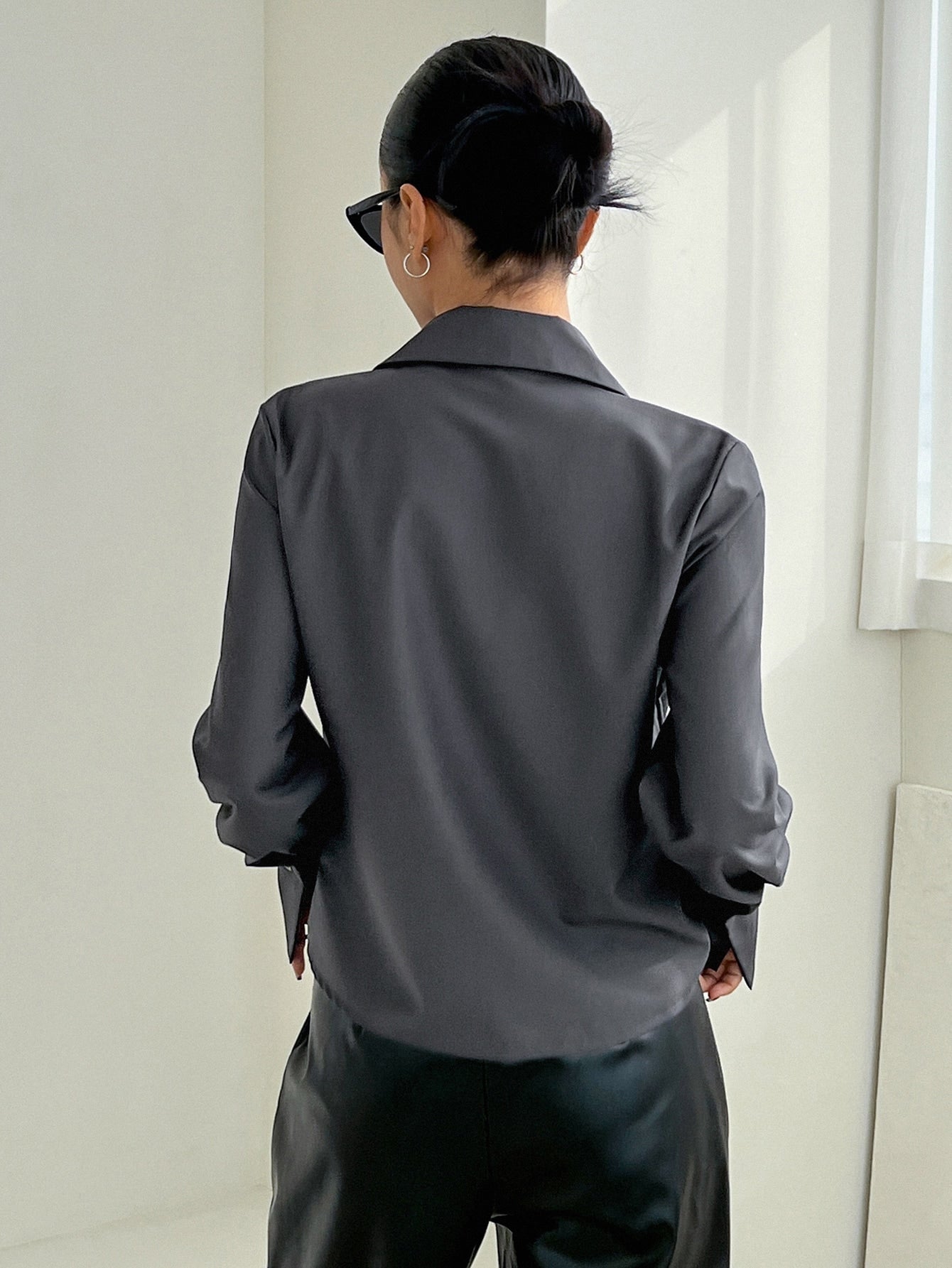 قميص أمامي بأزرار