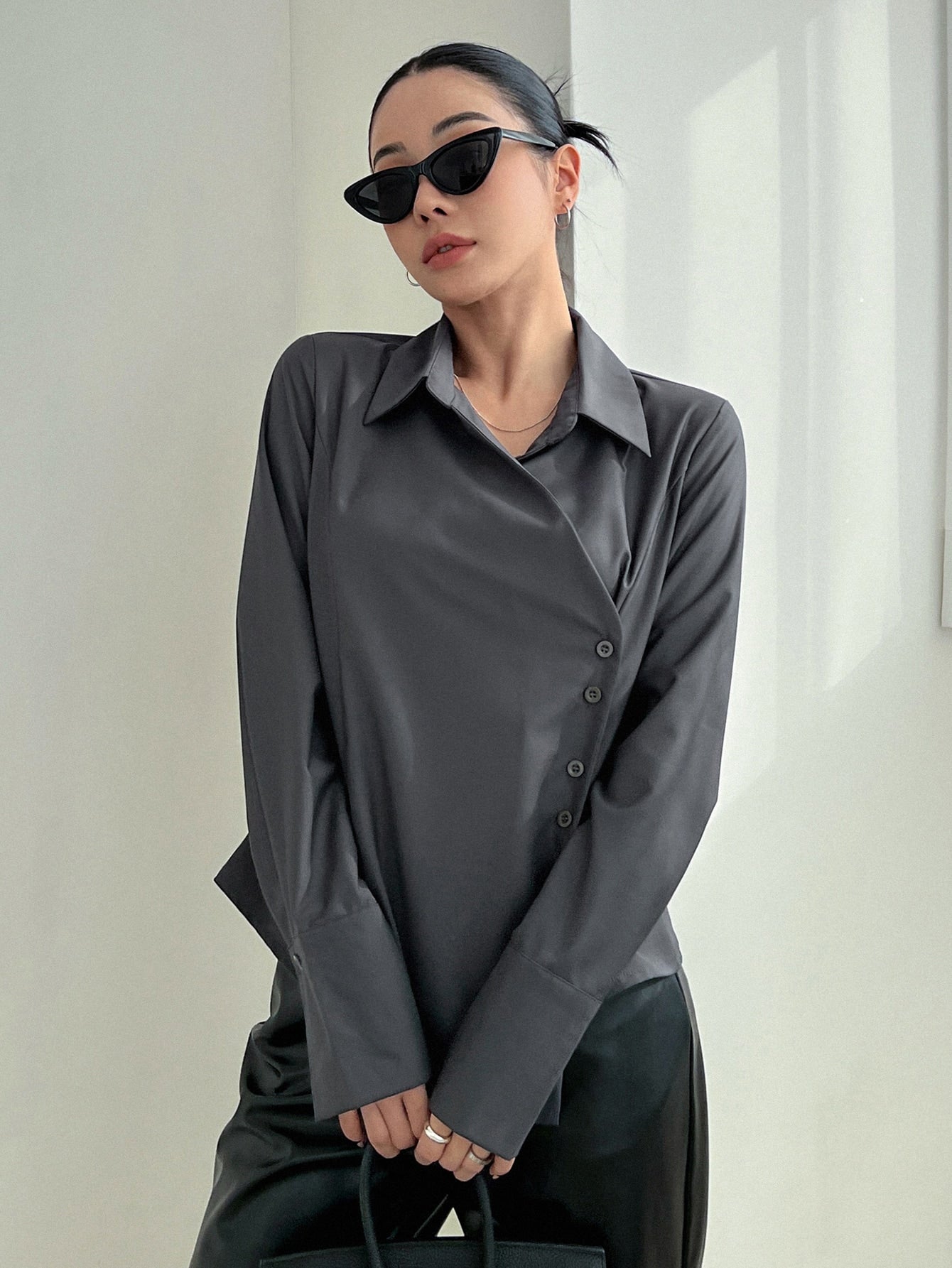 قميص أمامي بأزرار