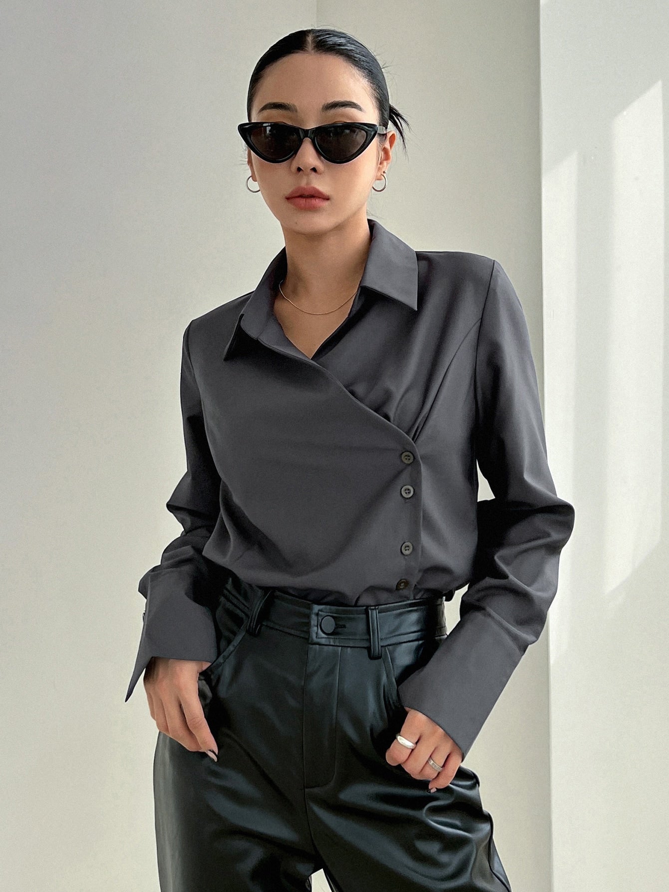 قميص أمامي بأزرار