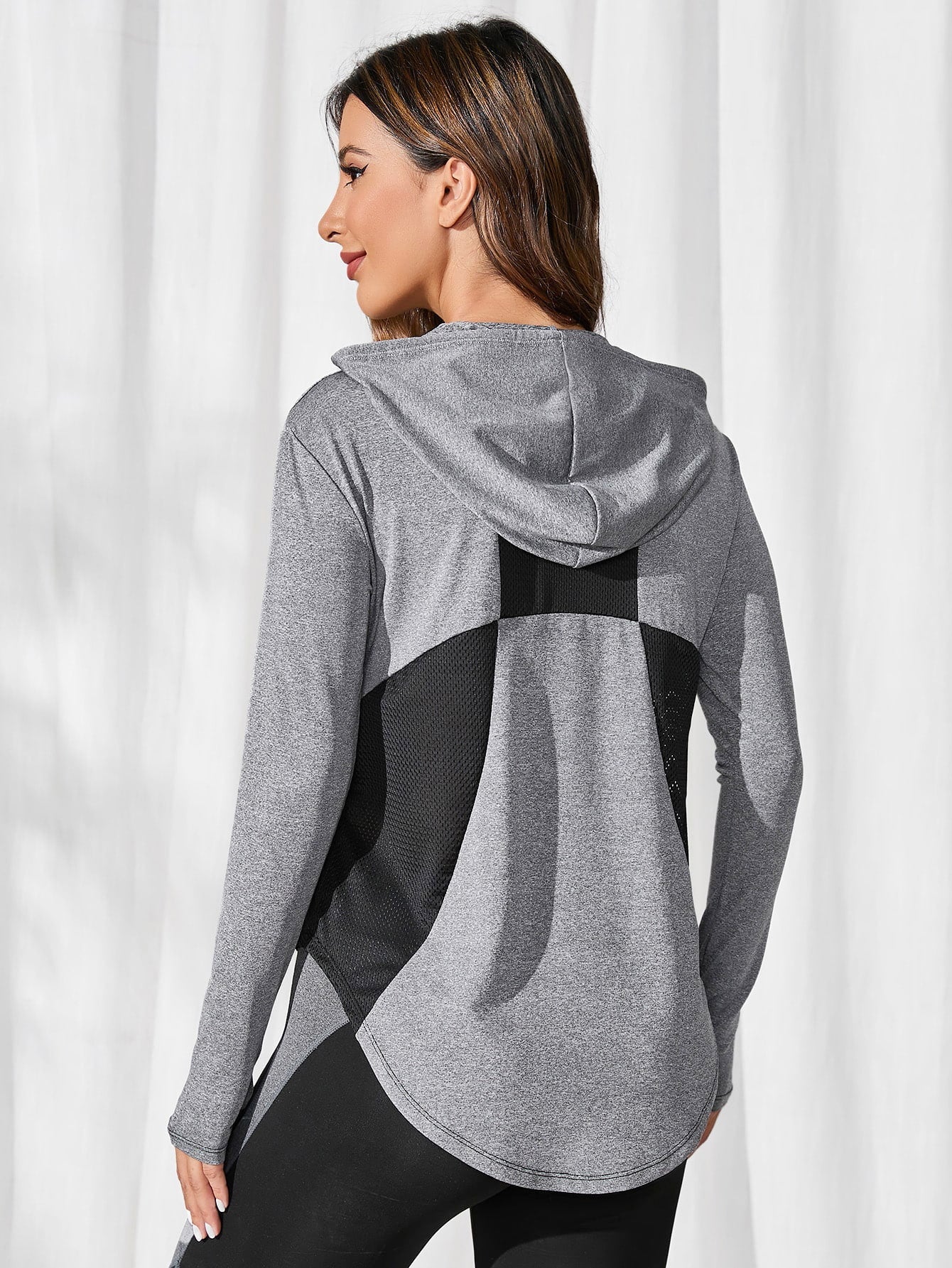 هودي رياضي بحافة منحنية ملونة بقطع، بلوزات رياضية خريفية