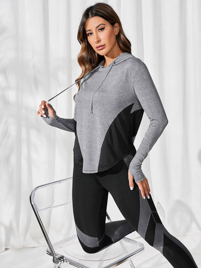 هودي رياضي بحافة منحنية ملونة بقطع، بلوزات رياضية خريفية