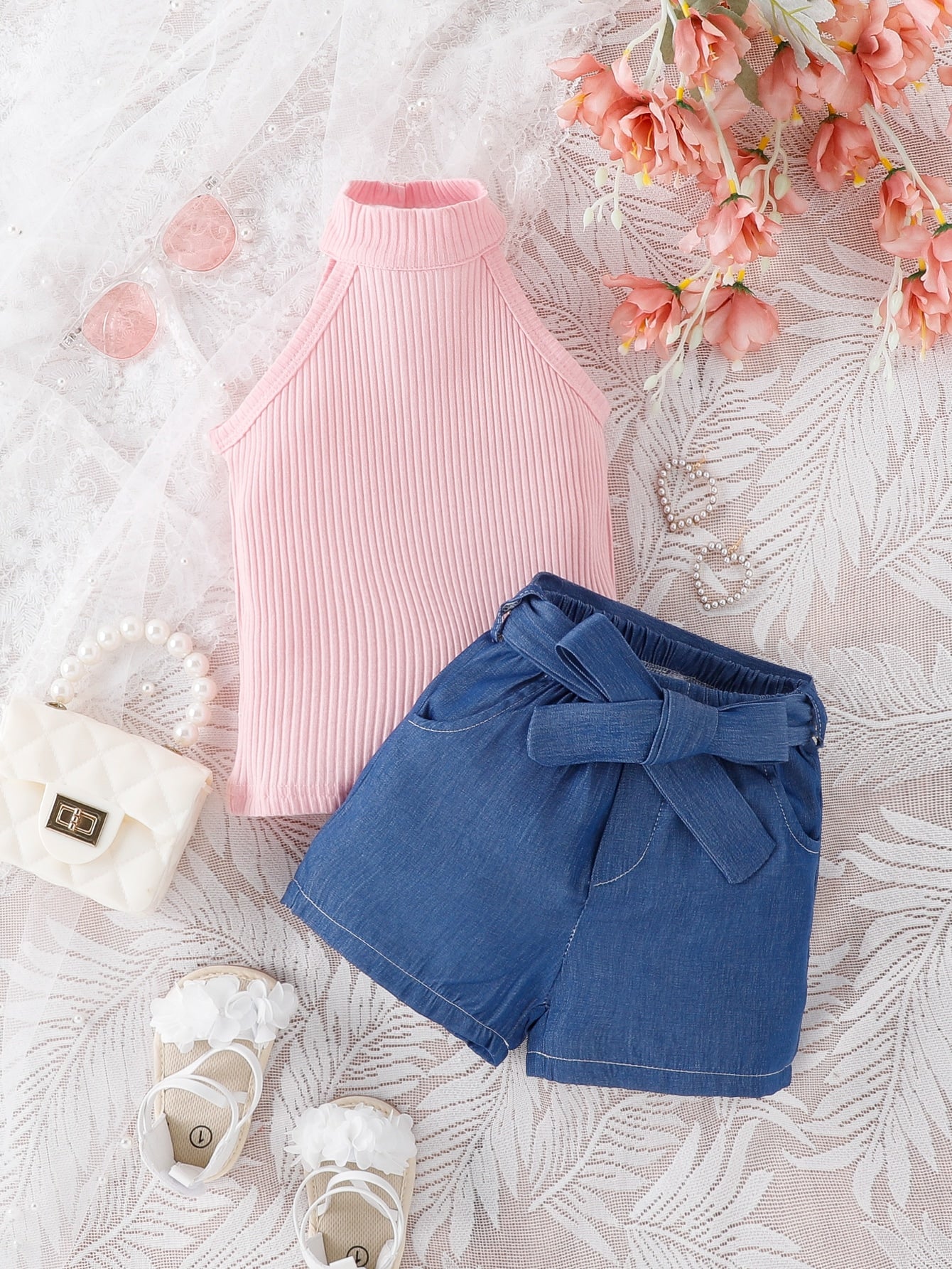 أطقم للأطفال البنات