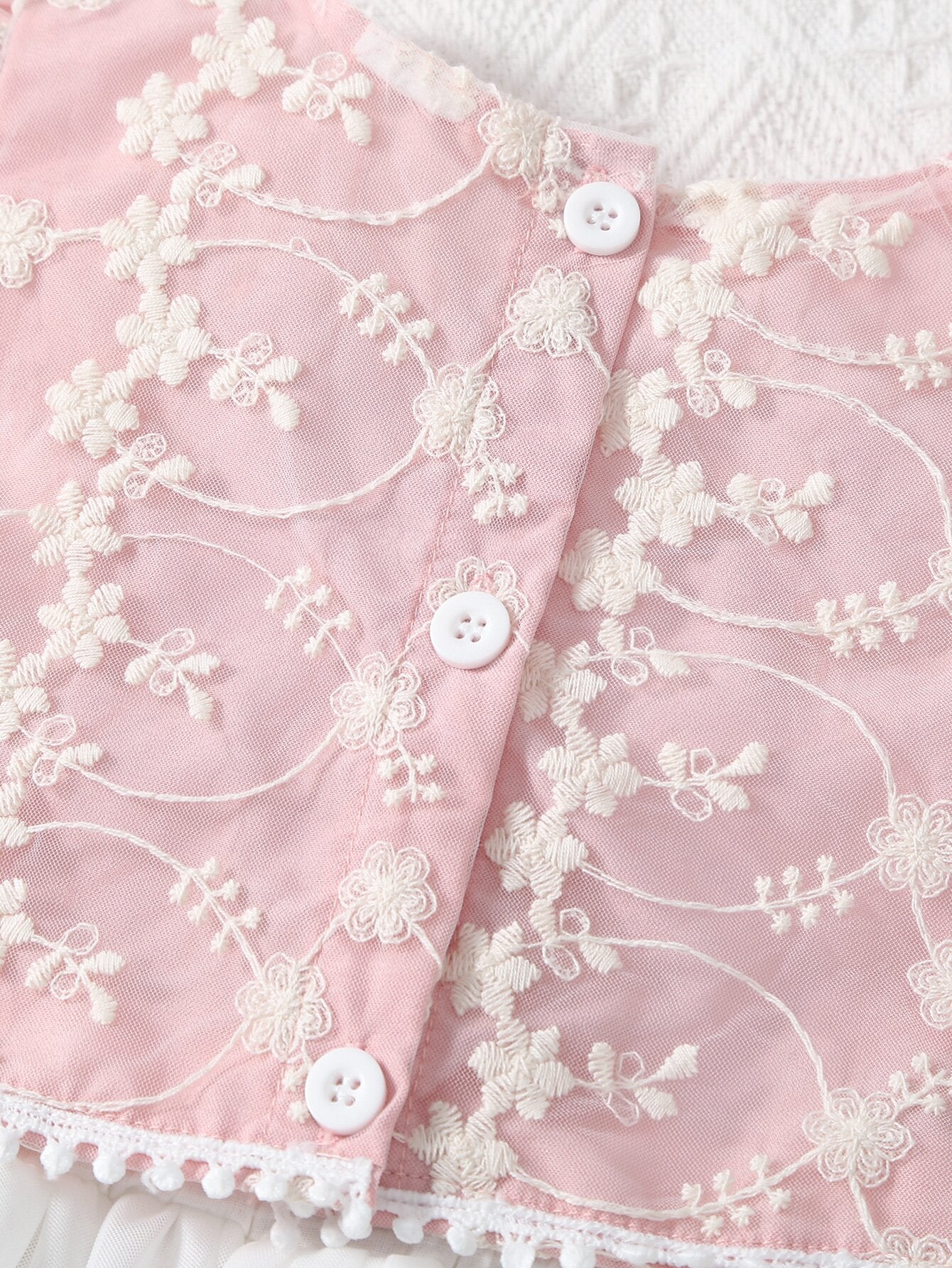 تي شيرت وتنورة متباين مطرز بأزهار شبكة مقلم بكشكش للاطفال