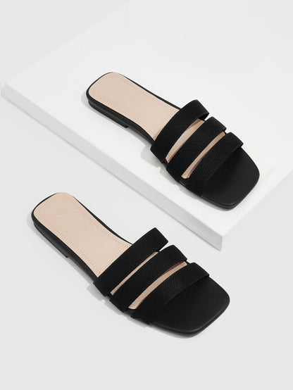 صنادل شريطية مربعة التصميم بسيطة باللون الأسود للصيف