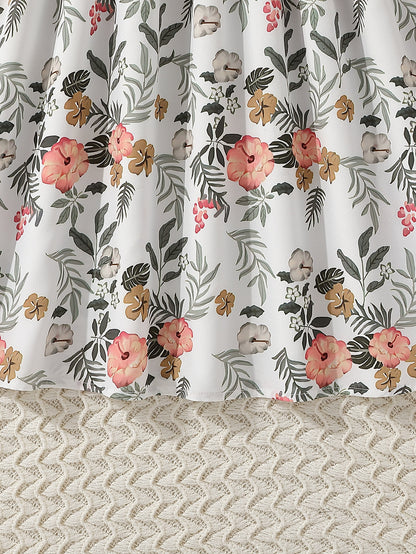 فتاة مراهقة فاتنة بفستان بلا أكمام مطبوع بطبعات الزهور وبحافة مجعدة، يأتي مع حزام الخصر