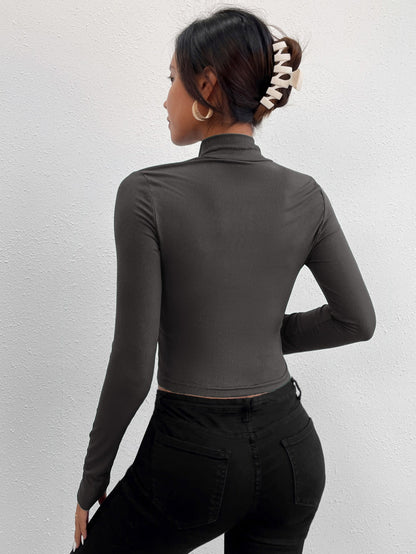 تي شيرت نحيل قصير فتحة نصف بسستة