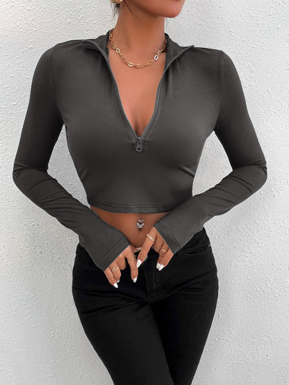 تي شيرت نحيل قصير فتحة نصف بسستة