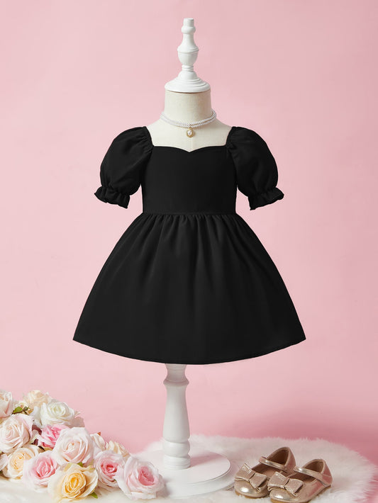 فستان طفلة بأكمام منتفخة وياقة حبيبة