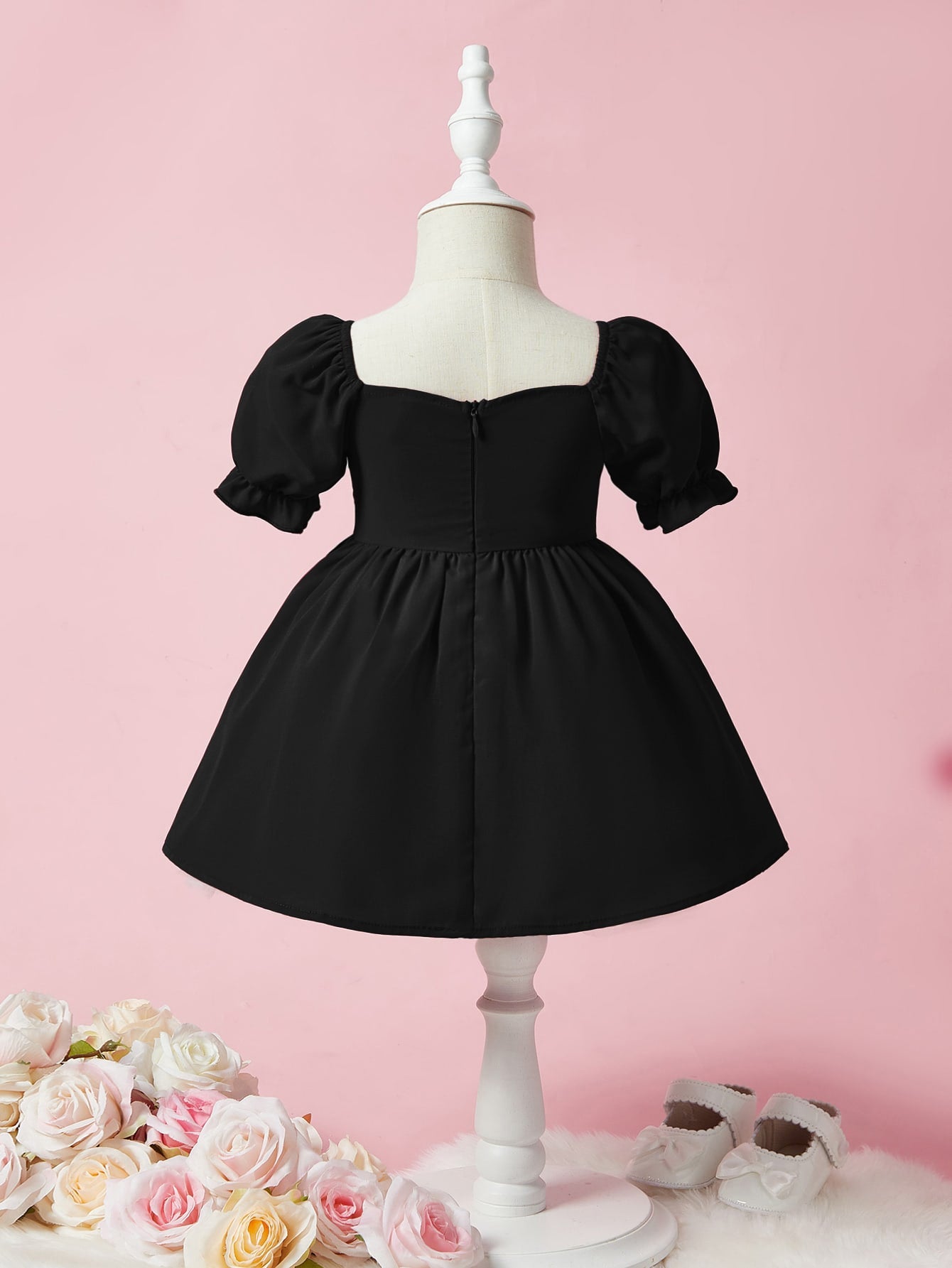 فستان طفلة بأكمام منتفخة وياقة حبيبة