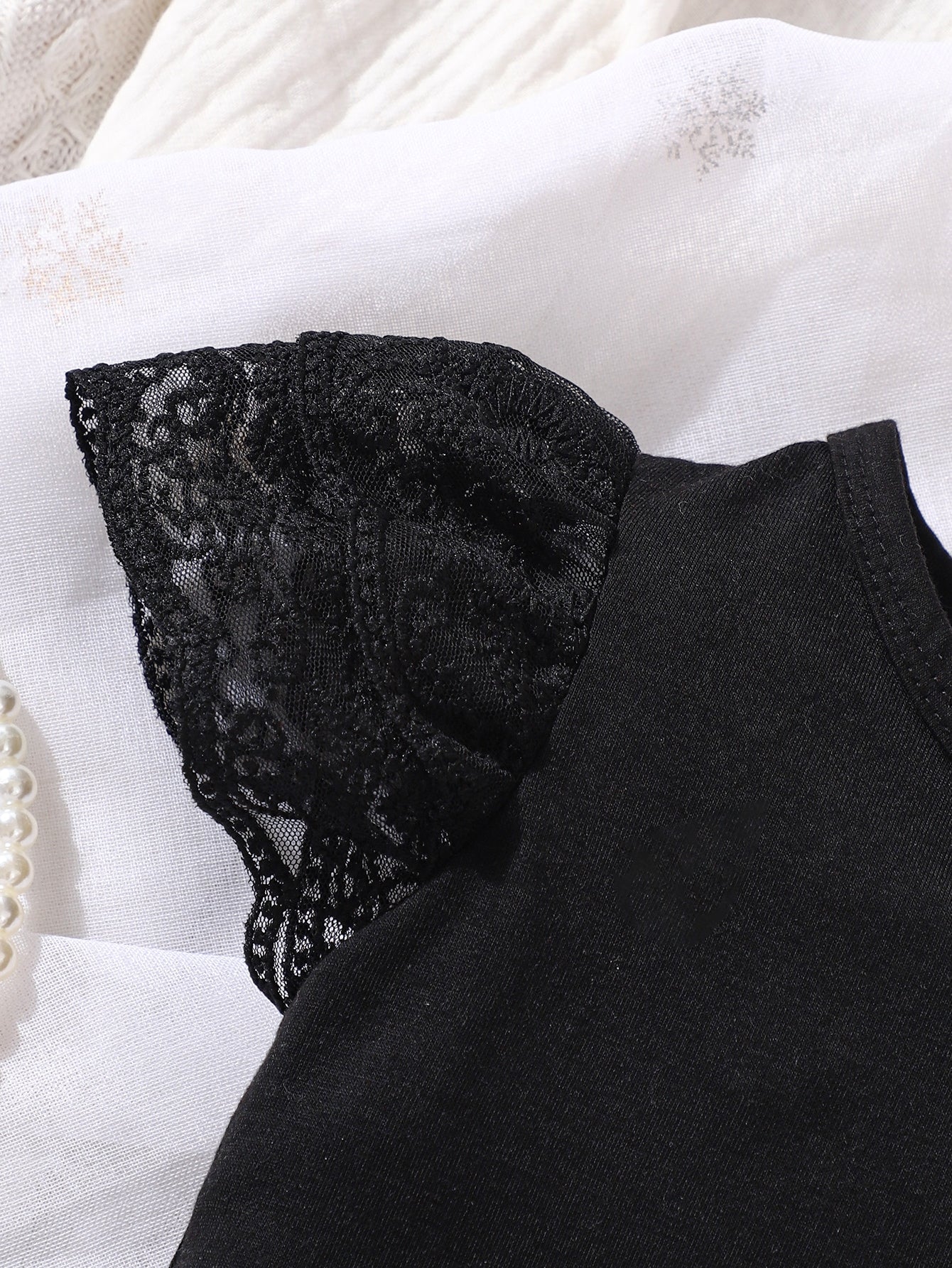 تي شيرت دانتيل متباين اللون اكمام منتفخة للاطفال