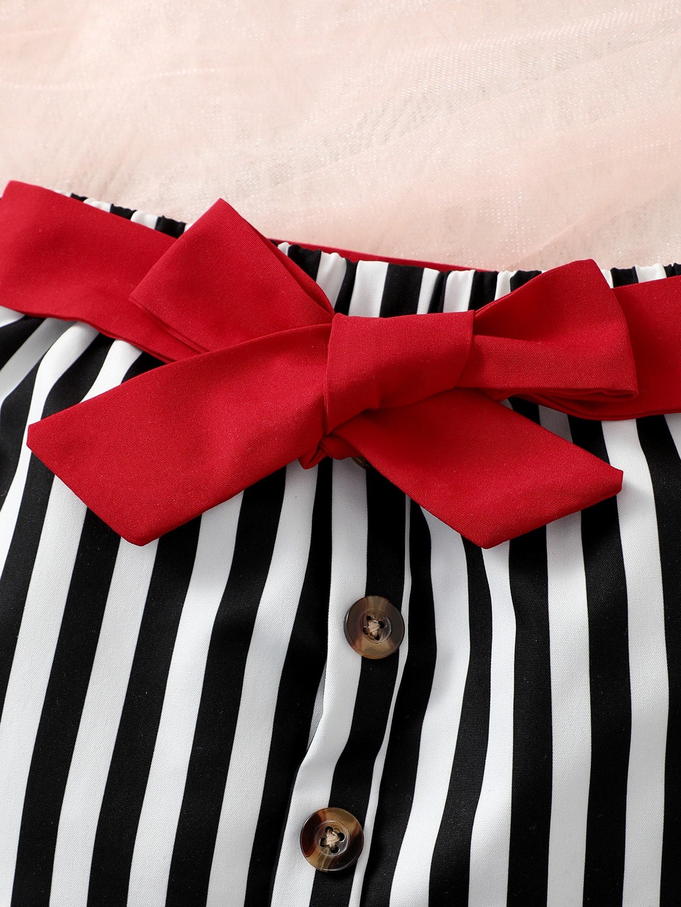 بلوزة بأكتاف و تنورة مخططة وحزام للرأس لفتاة الأطفال