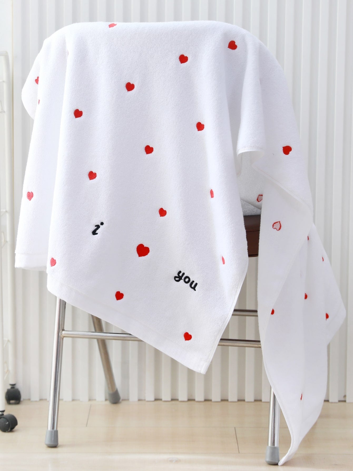 منشفة مطرزة على شكل قلب و منشفة ماصة قماشية منسوجة حديثة للمنزل و طوال الموسم قطعة واحدة