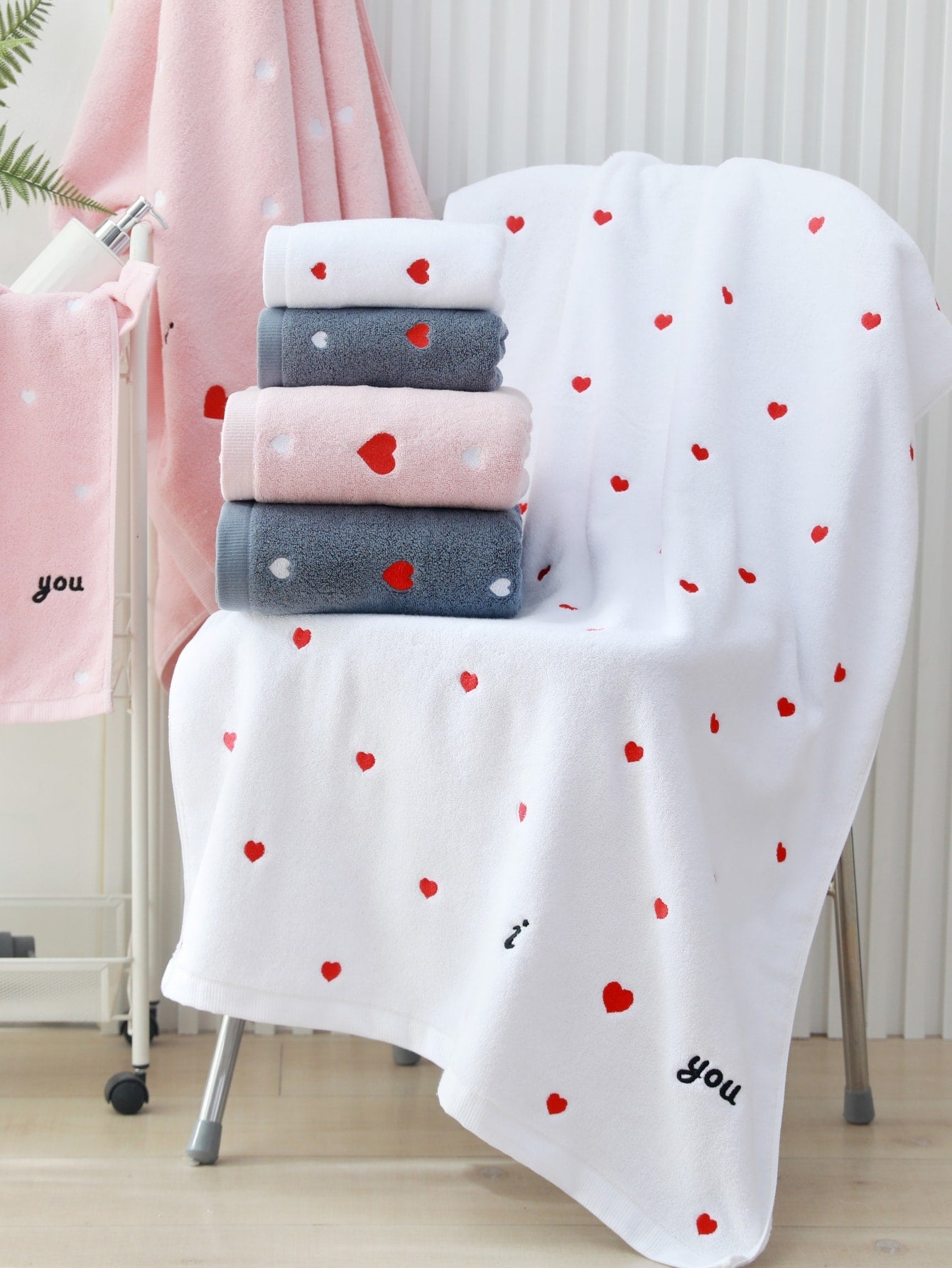 منشفة مطرزة على شكل قلب و منشفة ماصة قماشية منسوجة حديثة للمنزل و طوال الموسم قطعة واحدة