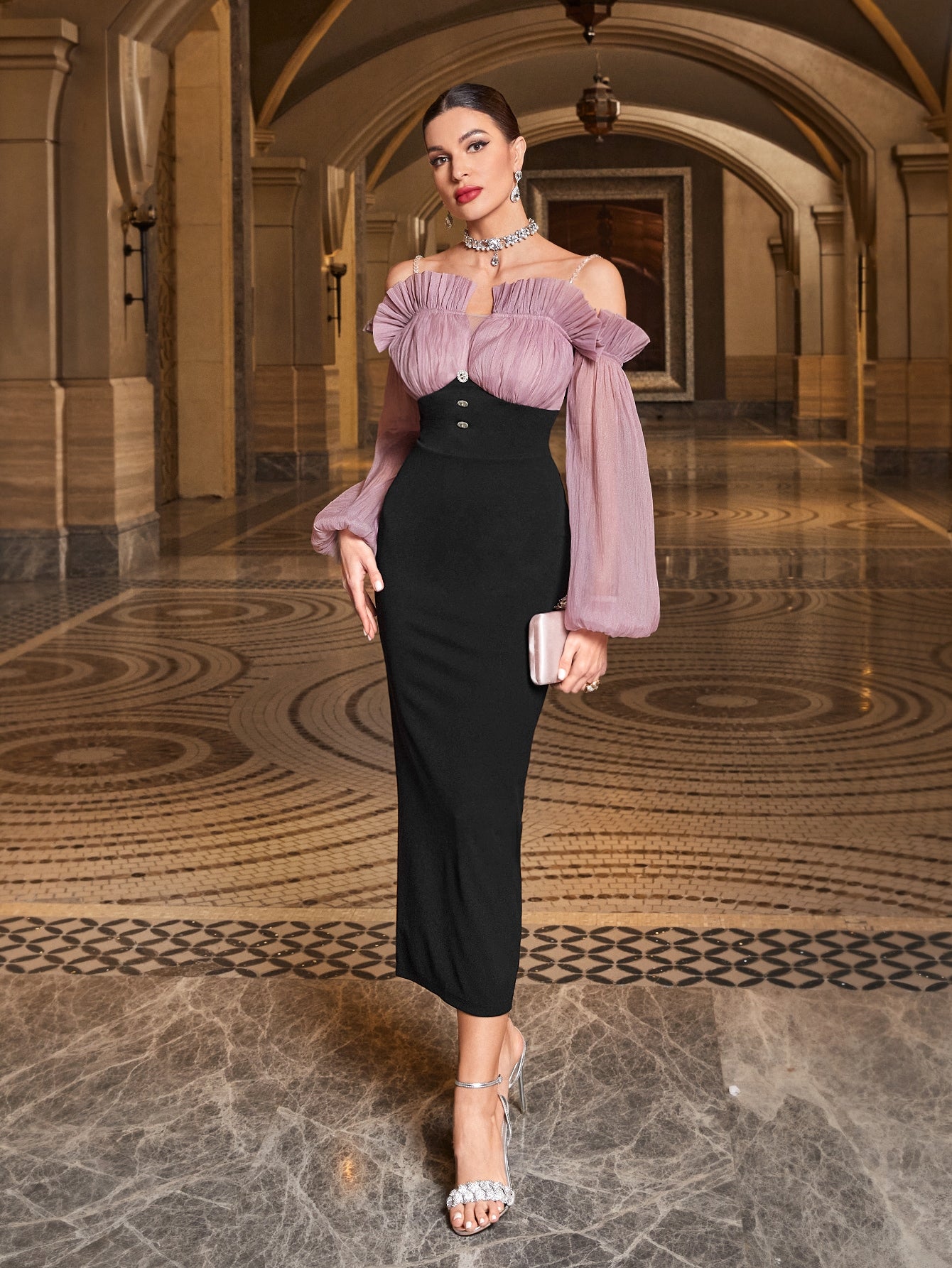 فستان لونين مكشوف الكتف مقلم بكشكش أكمام فانوس شق خلفي