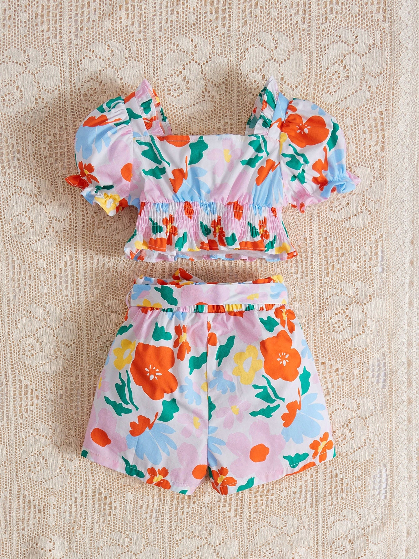 أطقم للأطفال البنات