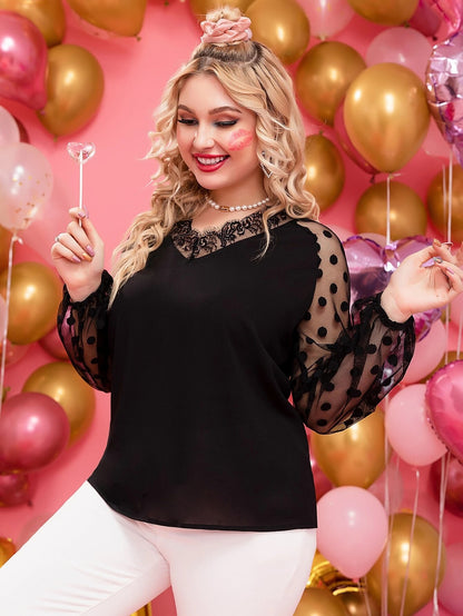 بلوزة بشبك منقط متباين واكمام راجلان وأطراف بدانتيل شراشيب