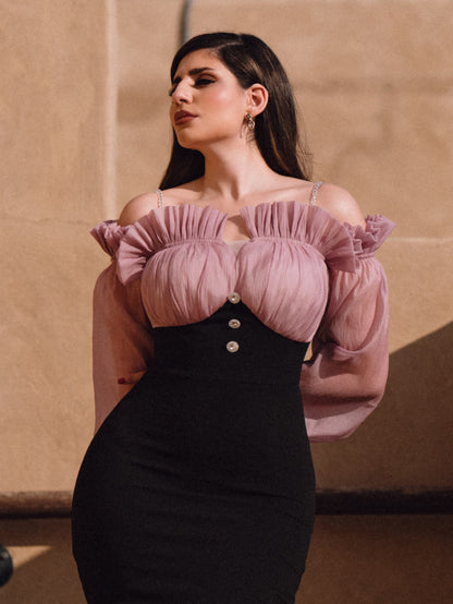 فستان لونين مكشوف الكتف مقلم بكشكش أكمام فانوس شق خلفي