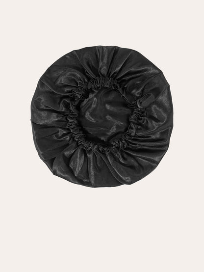 قبعة مزدوجة الطبقات من الساتان.