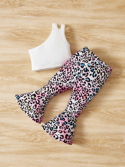 لباس علوي ممزق مفتوح الكتف الواحد البنت الطفل مع سروال ساق بوق بطباعة جلود فهدي