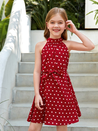 فتاة الناشئة اللباس الكلاسيكي بنقشة النقاط، بقصة الرقبة على شكل حمالة مع حزام للمناسبات العادية