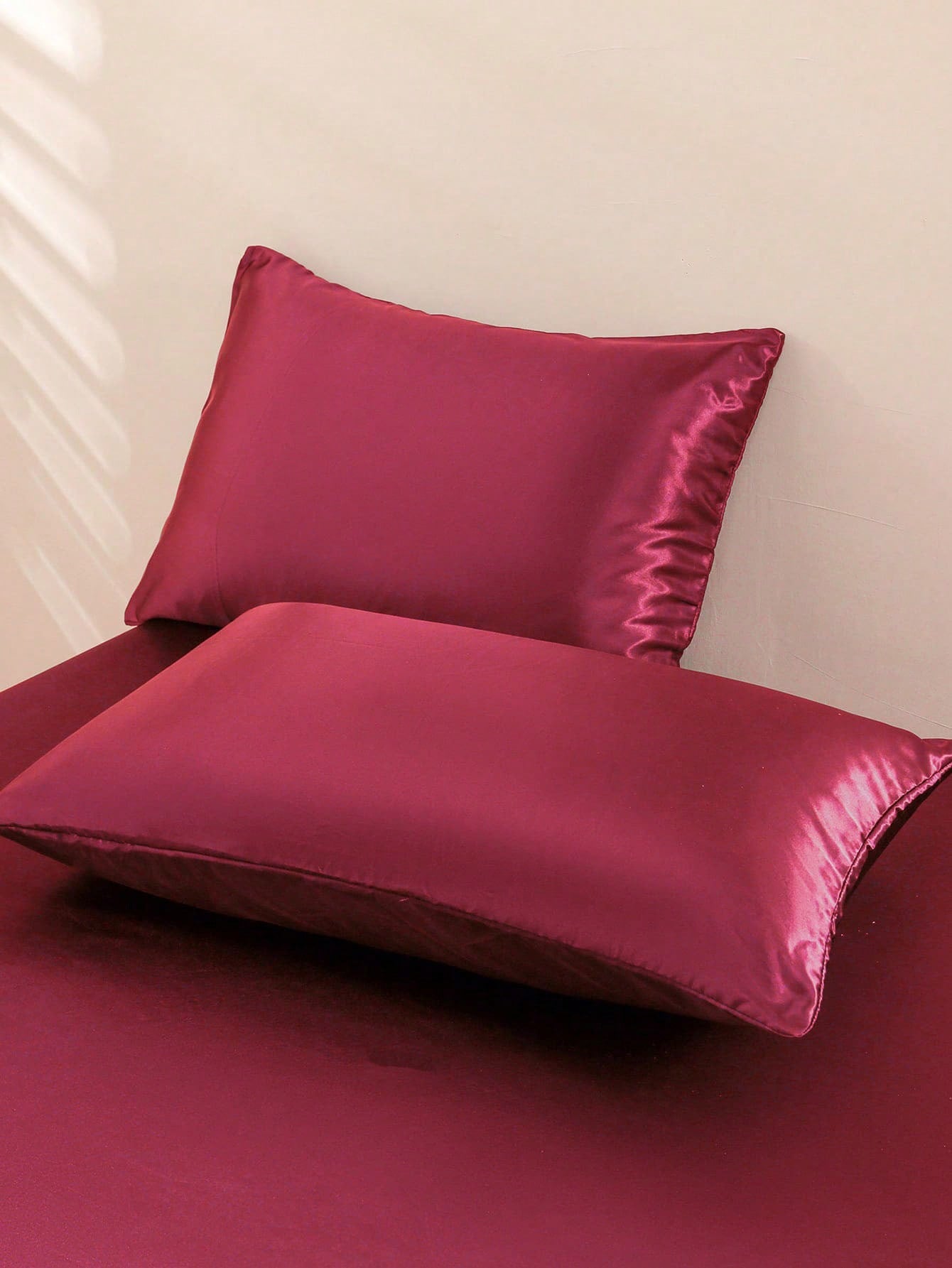 كيس وسادة موحد اللون ساتان، غطاء وسادة ناعم مع إغلاق مغلف لغرفة النوم، مستلزمات الفراش 2 قطعة