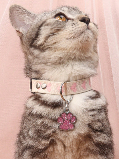 قلادة رقيقة جميلة بعلامات طبعات بصمات الحيوانات الأليفة على شكل قلب، مناسبة للكلاب والقطط الصغيرة في جميع المواسم