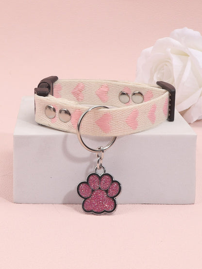 قلادة رقيقة جميلة بعلامات طبعات بصمات الحيوانات الأليفة على شكل قلب، مناسبة للكلاب والقطط الصغيرة في جميع المواسم