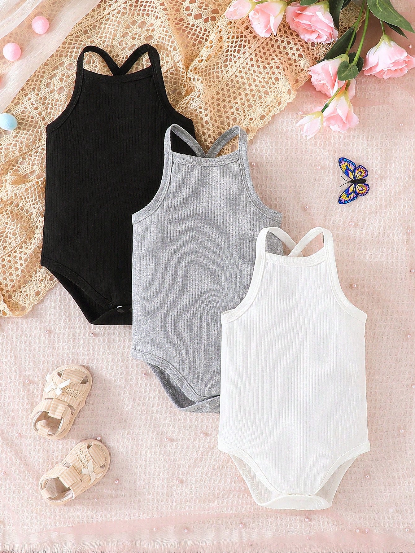 بدلة جسم لطفلة رضيعة 3 قطع مع حمالات متشابكة على الظهر