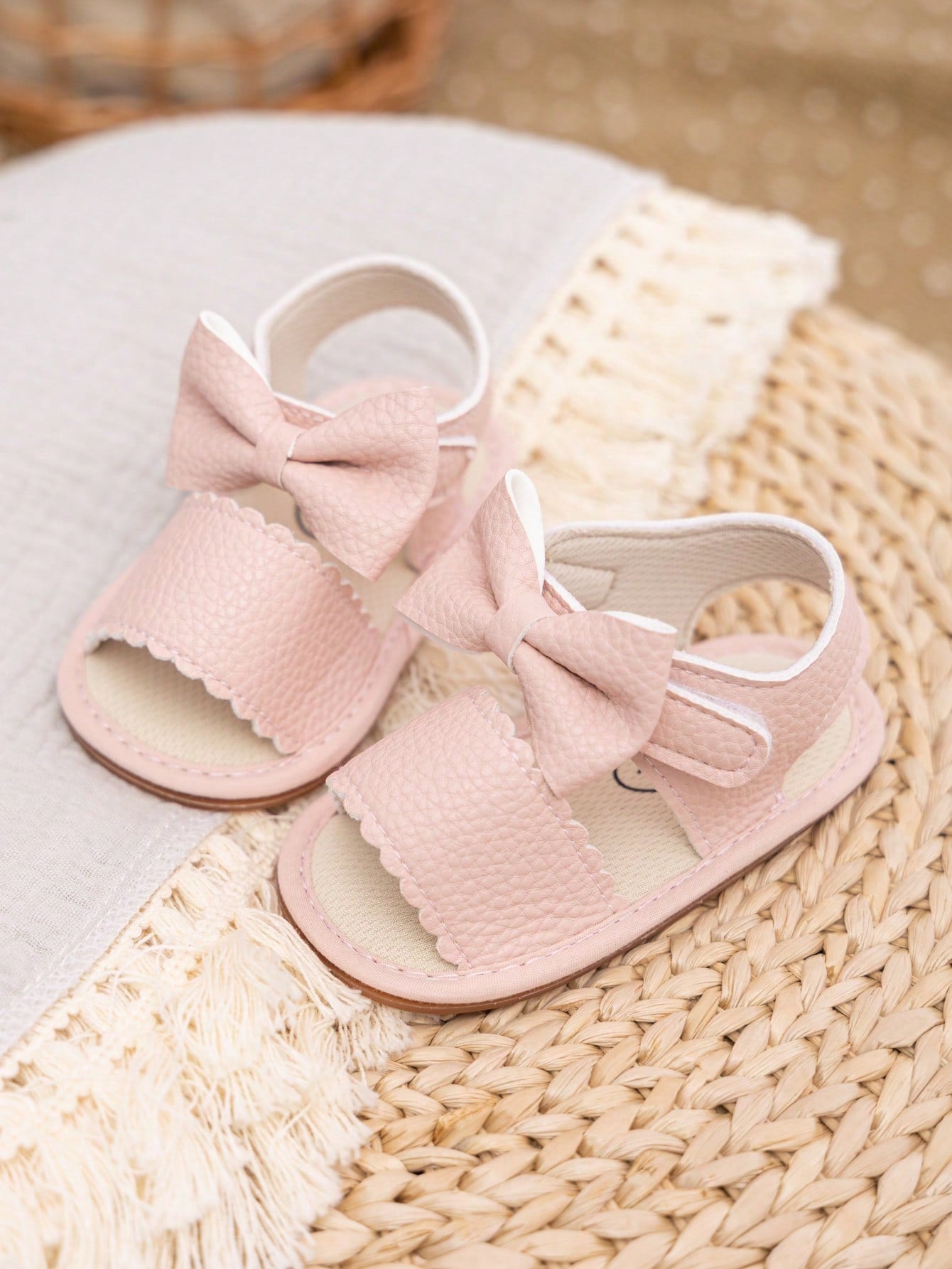 صنادل مسطح مزخرف بعقدة الفراشة مقلم شكل اقواس تفاصيل لاصق سحري مفتوح الوراء لطيفة خارجي بنات