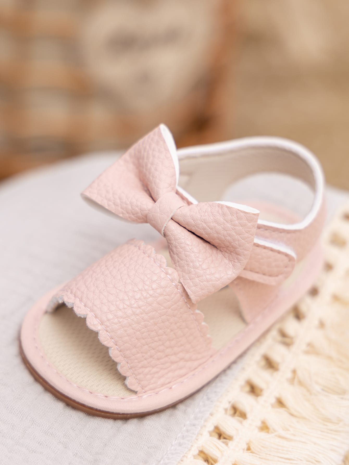 صنادل مسطح مزخرف بعقدة الفراشة مقلم شكل اقواس تفاصيل لاصق سحري مفتوح الوراء لطيفة خارجي بنات