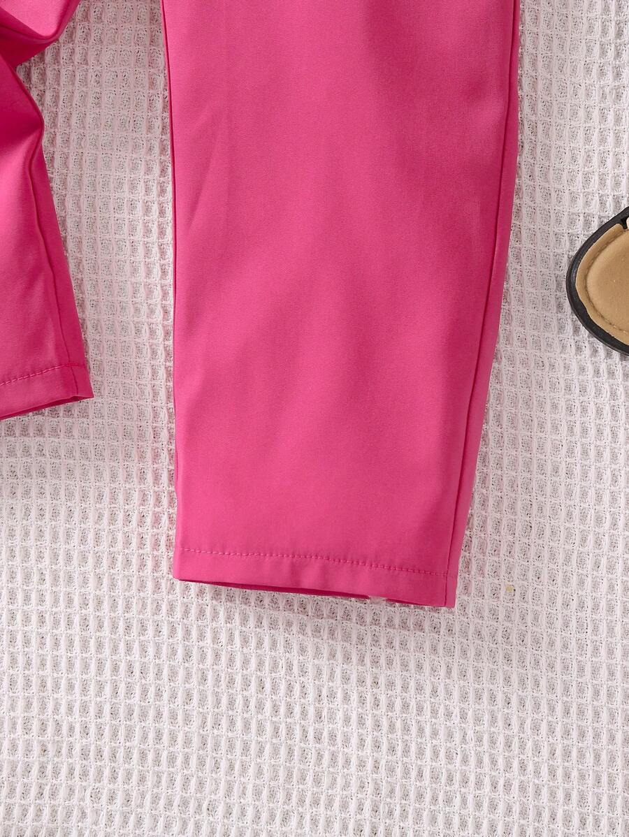 بدلة قصيرة لفتاة صغيرة بلون أزهار مع ياقة رقيقة وأكمام معكوفة للصيف