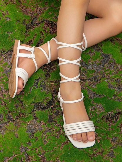 صنادل بأشرطة ربطة ساق تصميم مسطح الموضة أبيض بنات