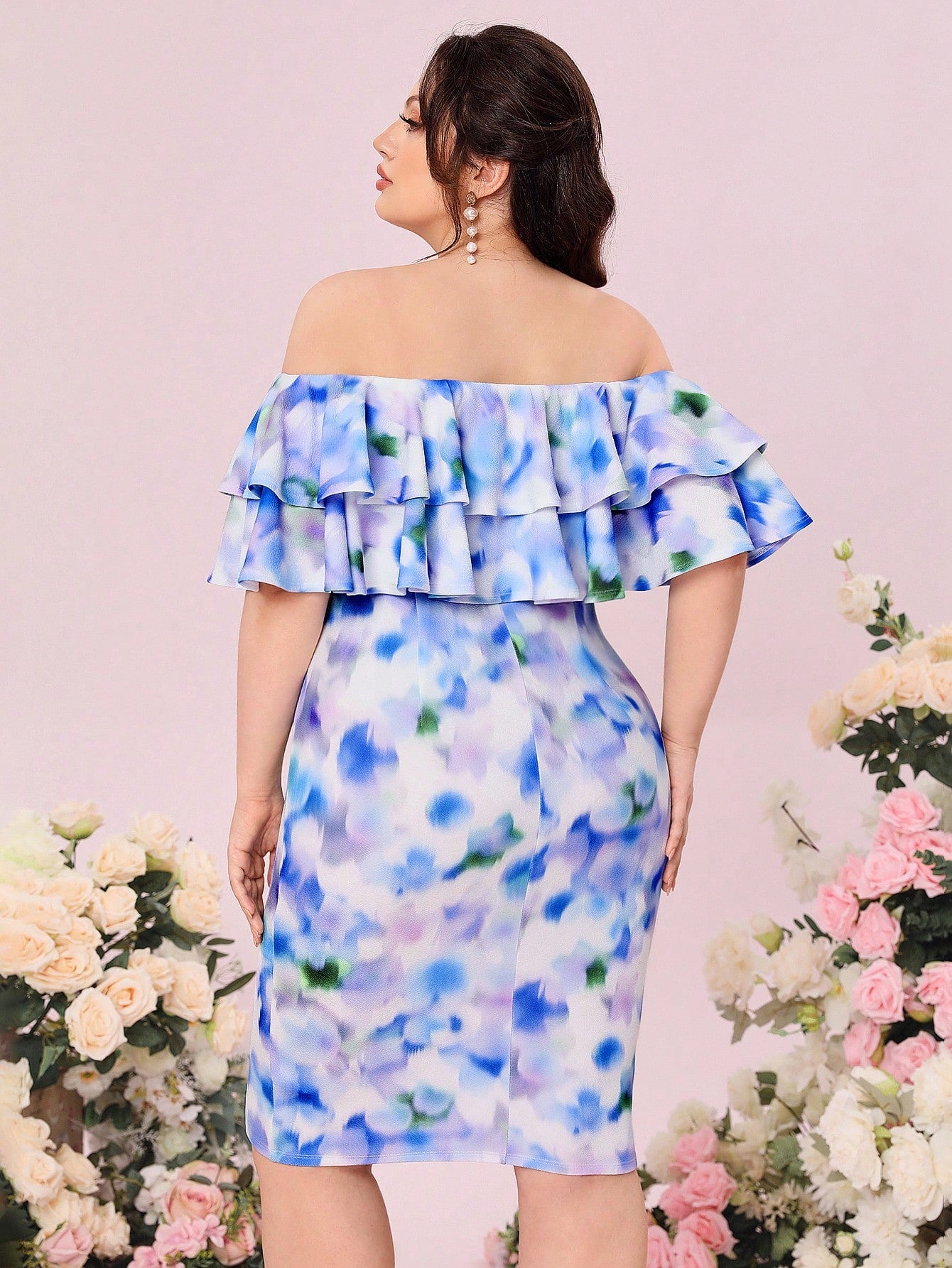 فستان وصيفة العروسة صبغ متعادل مكشوف الكتف مقلم بكشكش ضيق مقاس كبير