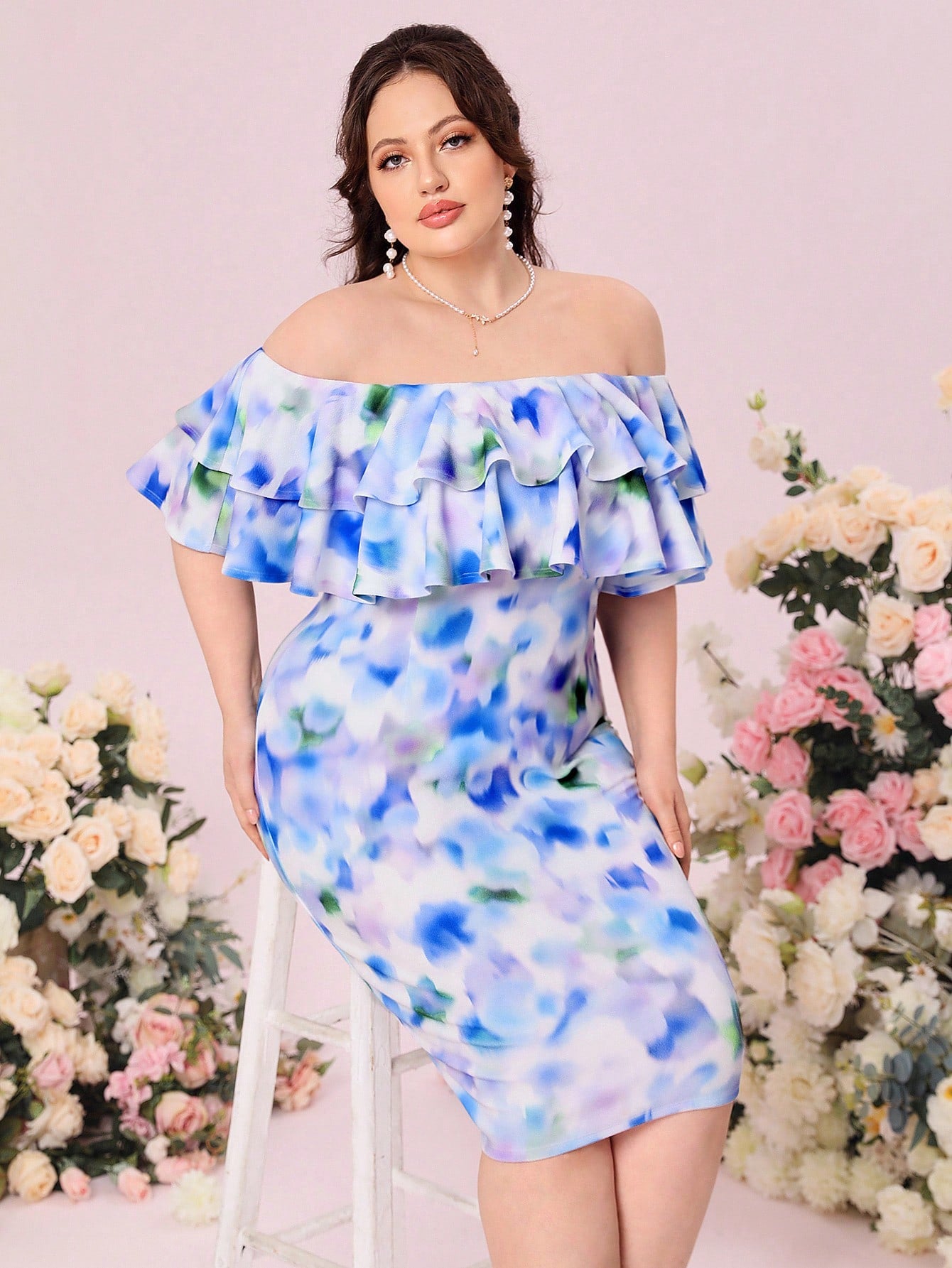 فستان وصيفة العروسة صبغ متعادل مكشوف الكتف مقلم بكشكش ضيق مقاس كبير